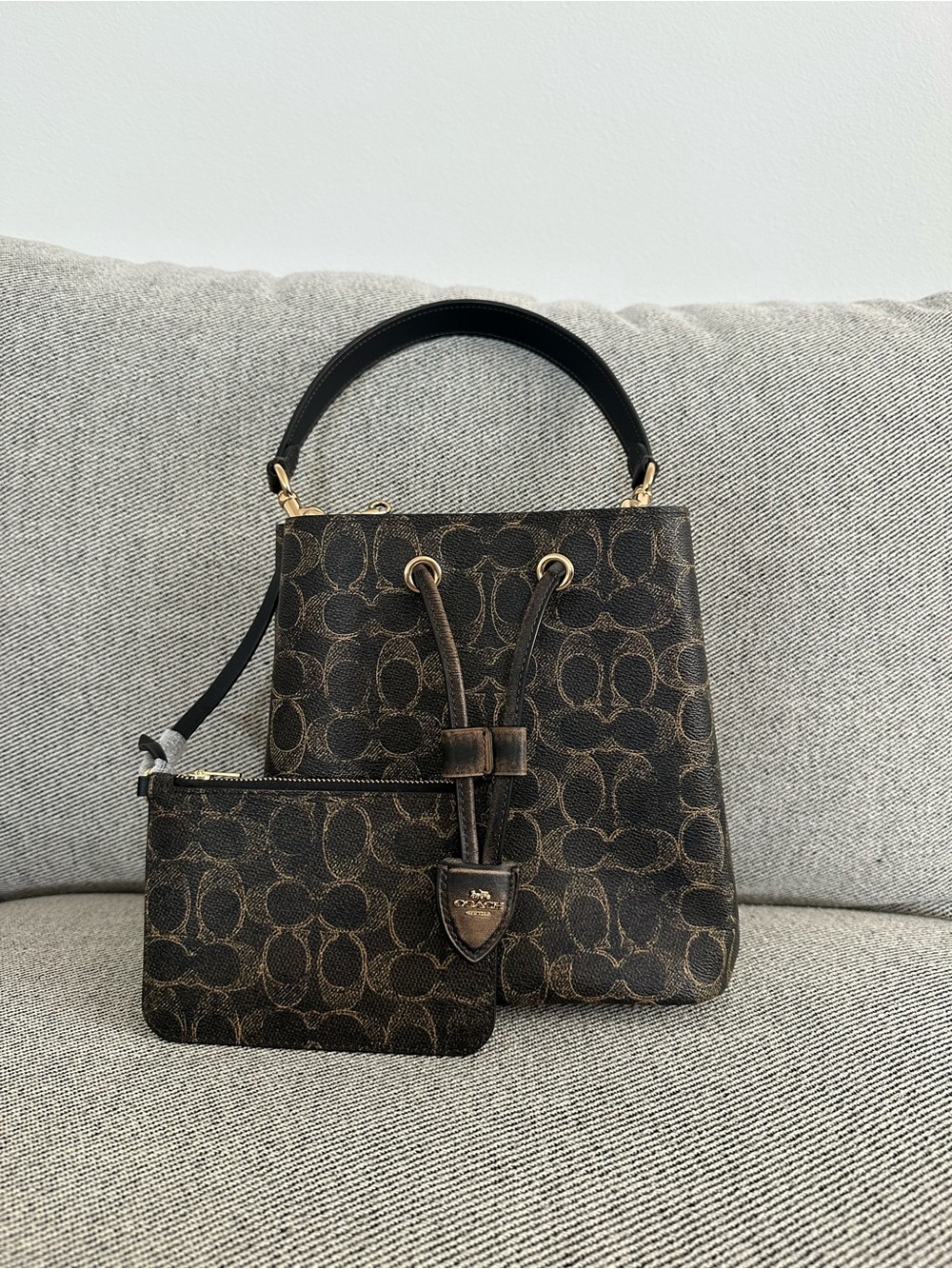 NWT Coach Rowan Bucket Bag In Loved Signature Canvas With Charms CDY21